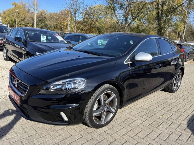 Volvo V40 2.0 D [D2] R-Design Momentum Megkml...